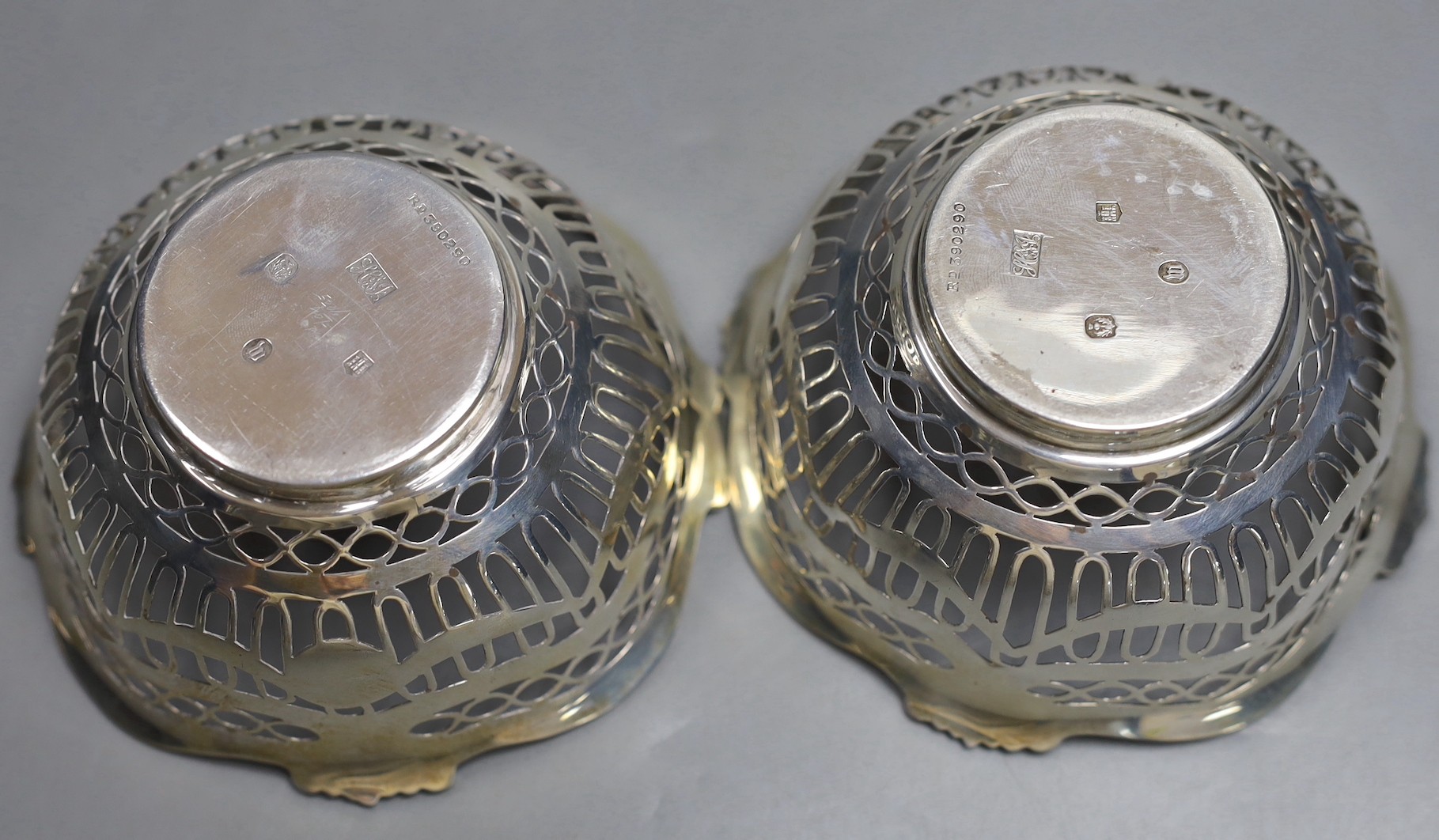 A pair of Edwardian Scottish pieced silver bonbon dishes, Hamilton & Inches, Edinburgh, 1902, diameter 10.6cm, 206 grams.